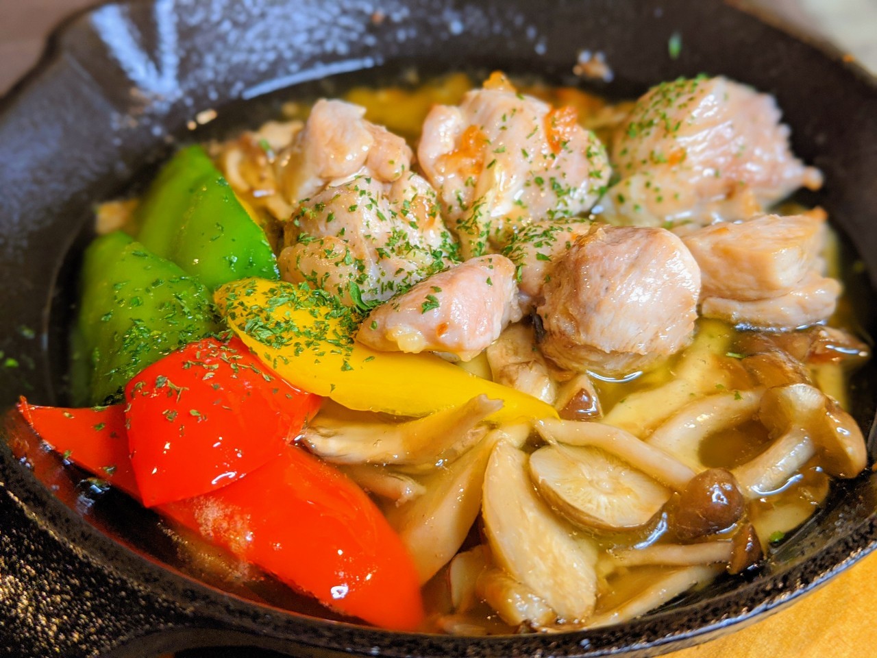 大山鶏のアヒージョ